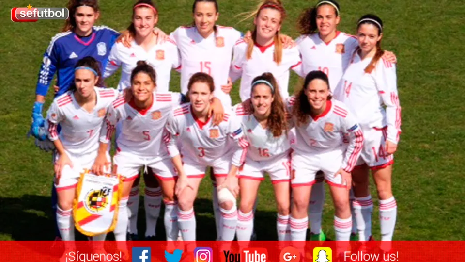 La Selección Española Femenina Sub-19 posa posa durante la Ronda Élite disputada en Dinamarca