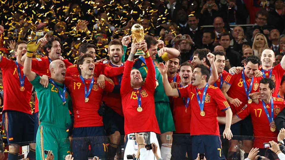 Sergio Ramos levanta el trofeo en Sudáfrica