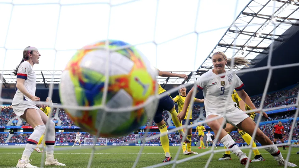 Estados Unidos marca el primer gol ante Suecia