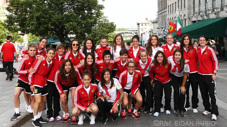 La Selección Española Femenina posa en las calles de Montreal