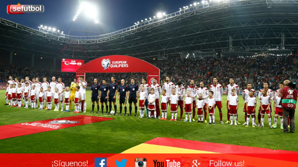 Los jugadores de la Selección Español minutos antes de jugar frente a Bielorrusia en Borisov