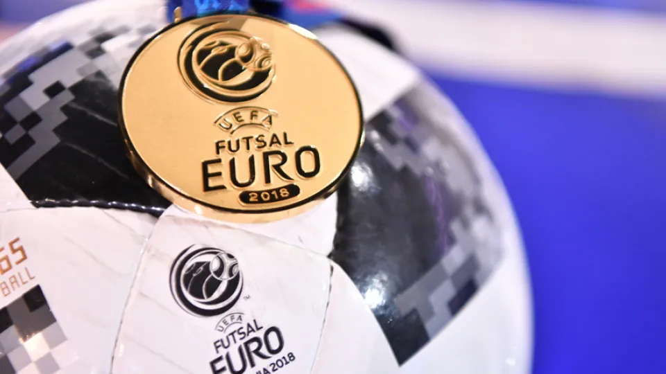 Balón y medalla de oro de la Eurocopa de fútbol sala 2018