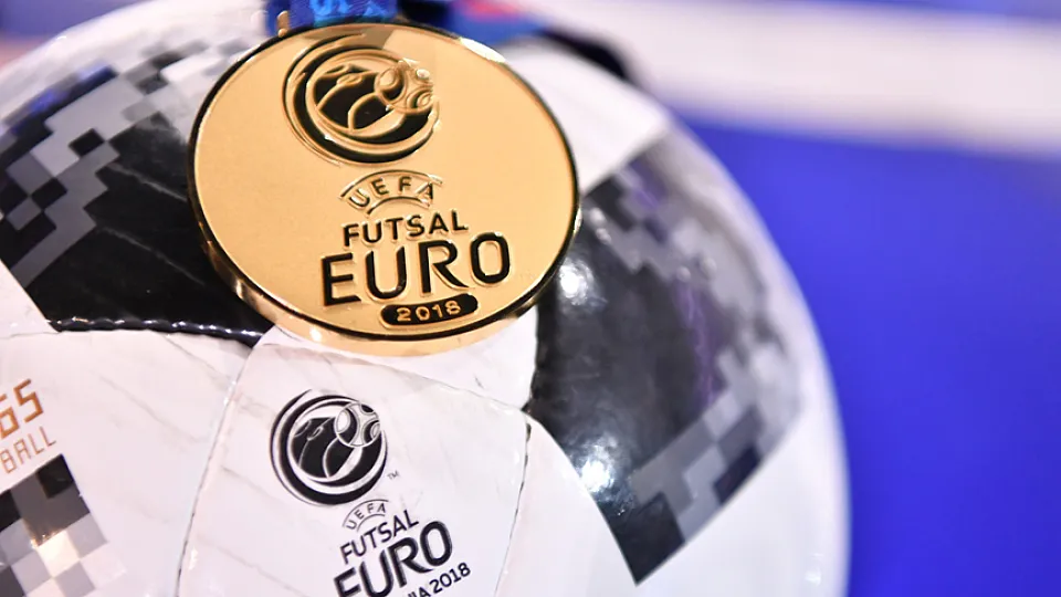 Balón y medalla de oro de la Eurocopa de fútbol sala 2018