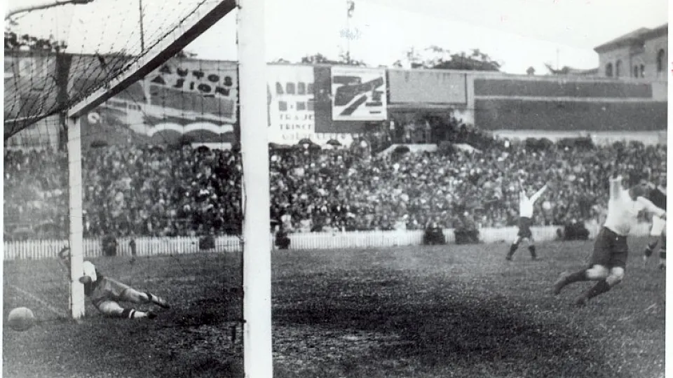 La mayor goleada, 13-0 a Bulgaria, de la historia de la Selección de España. 