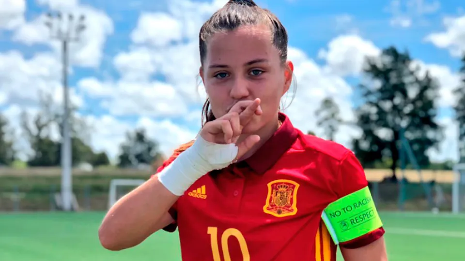 Claudia Pina celebra su tanto ante la cámara