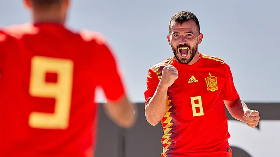 Adri Frutos celebra un gol