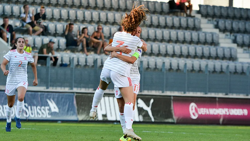 Rosa Márquez y Teresa Abelleira celebran el tanto español
