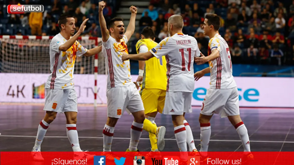 Los jugadores de la Selección Española de Fútbol Sala celebran uno de sus goles frente a Portugal