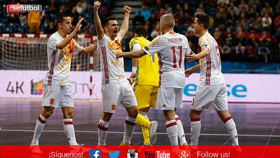 Los jugadores de la Selección Española de Fútbol Sala celebran uno de sus goles frente a Portugal
