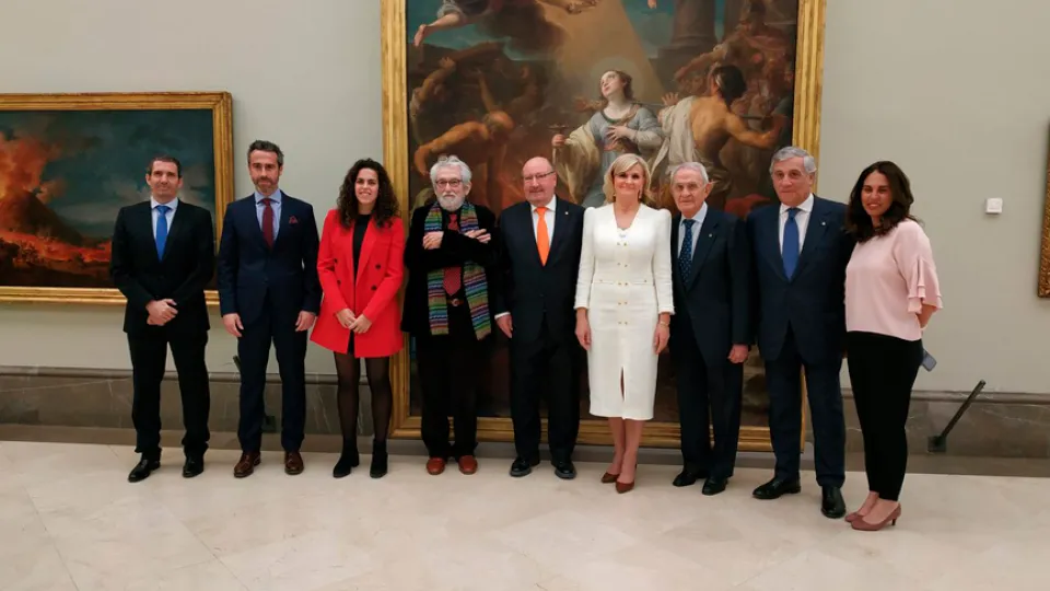 Los premiados posan para una fotografía al final del acto
