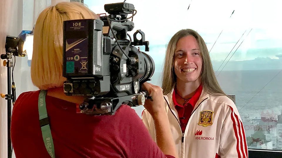 Eva Navarro atiende a FIFA TV