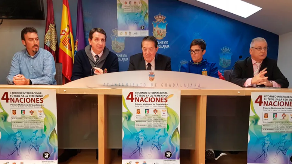 Momento del acto de presentación del Torneo 4 Naciones de fútbol sala femenino