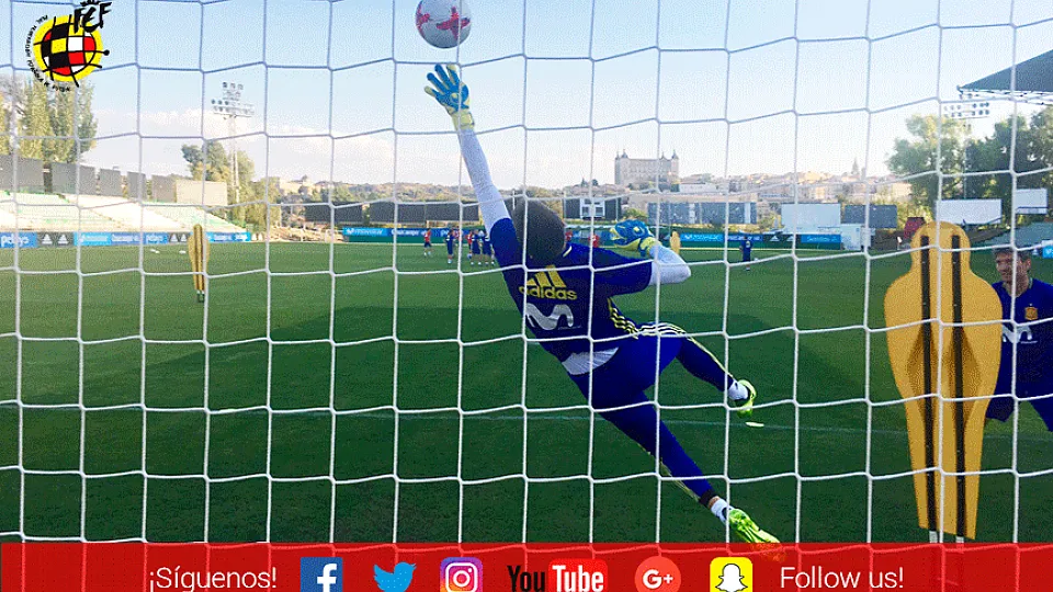 Momento del entrenamiento de la Selección Sub-21 en el estadio del Salto del Caballo en Toledo