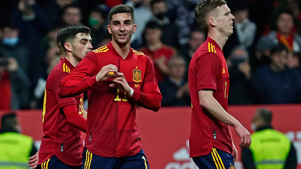 Ferran Torres celebra el primer gol del partido
