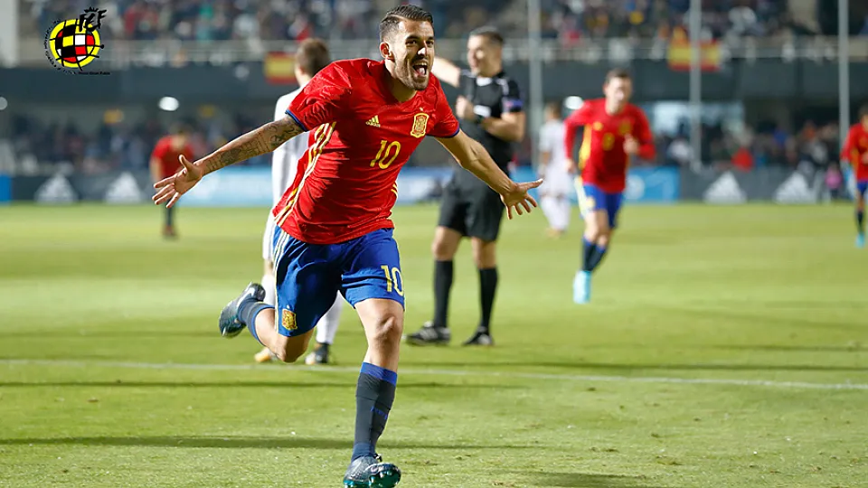 Dani Ceballos celebra uno de sus goles ante Eslovaquia