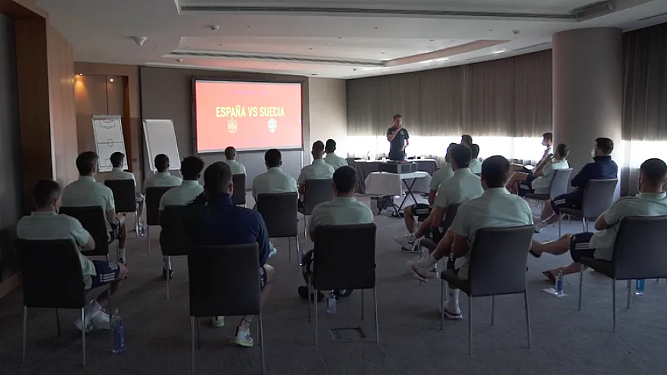 Sesión de vídeo de la Selección española antes de su partido frente a Suecia