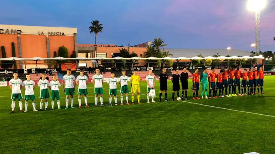 La selecciones de España e Irlanda del Norte posan antes de su partido en La Nucía