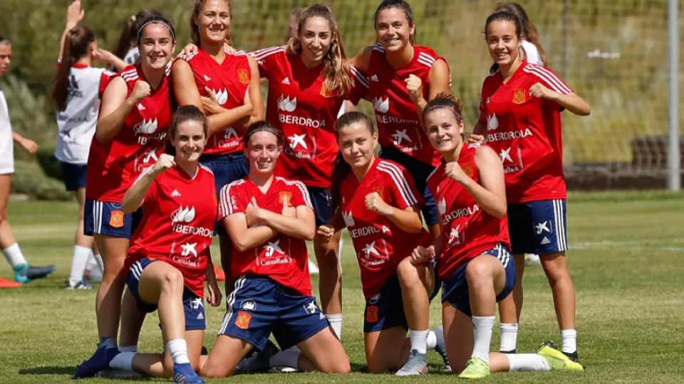 Las jugadoras de la selección Sub-19 femenina durante un entrenamiento en Las Rozas 