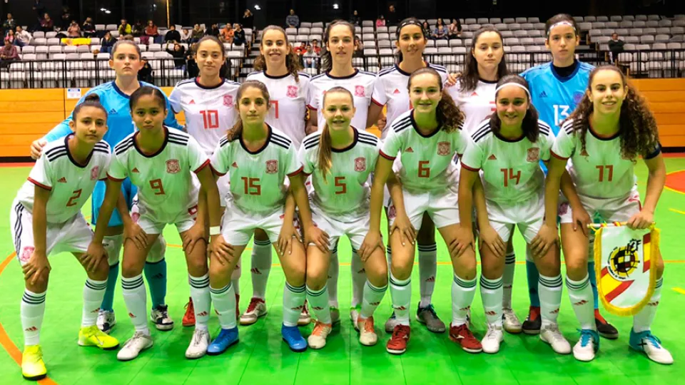 La Selección española Sub-19 de fútbol sala posa antes de su encuentro frente a Portugal
