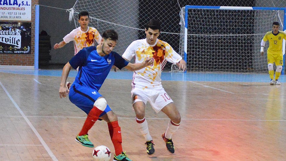 Momento del partido disputado por las selecciones Sub-19 de fútbol sala de España y Francia