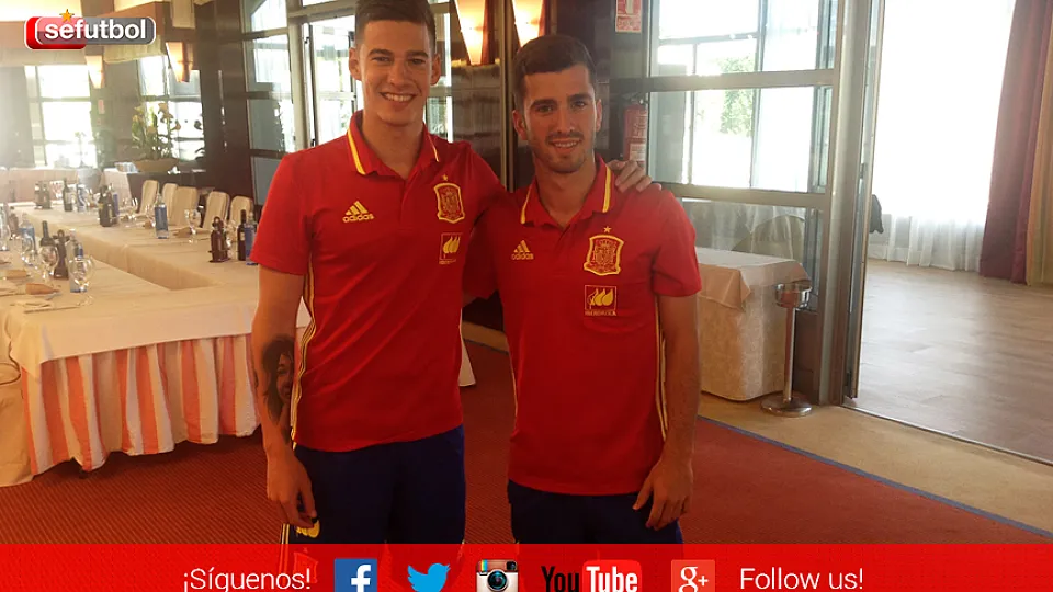 Santi Mina y José Luis Gayà a su llegada a la concentración de los Sub-21 