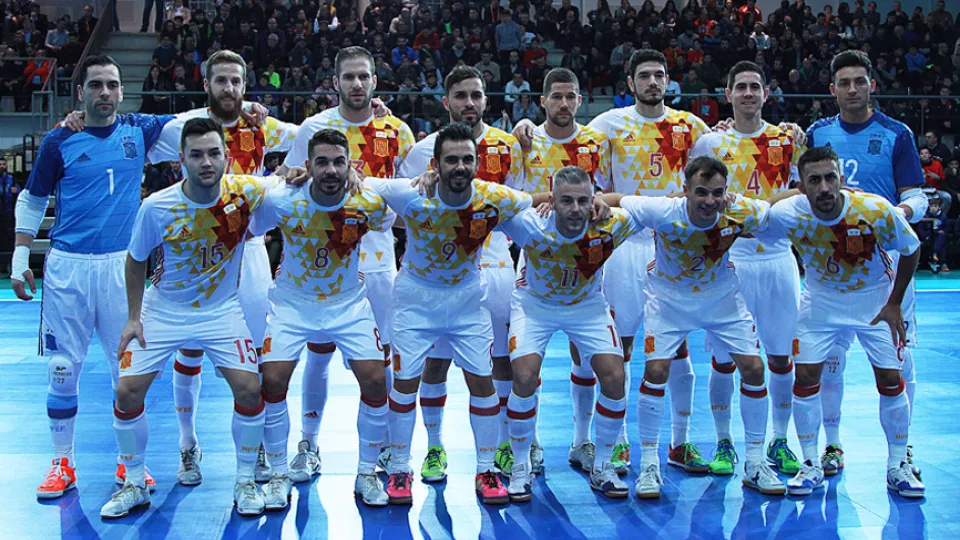 La selección española de fútbol sala posa antes de su encuentro frente a Bélgica en Crevillente
