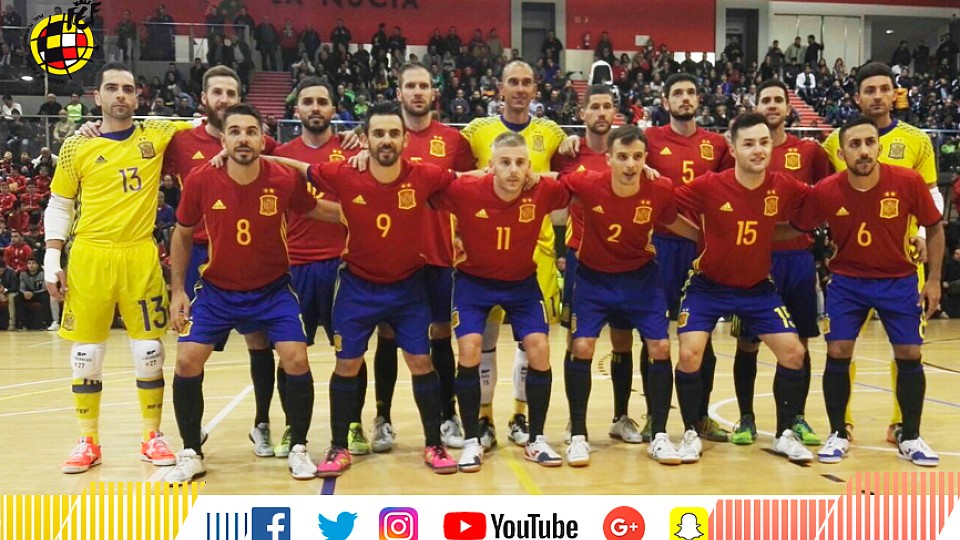 La selección española de fútbol sala posa antes de su encuentro frente a Bélgica en La Nucía