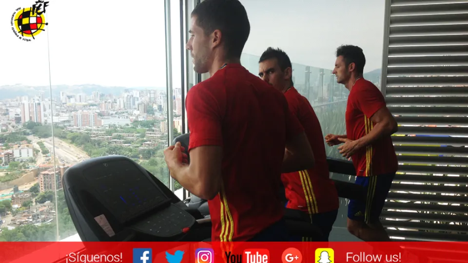 Los jugadores de la Selección Española se ejercitan en Bucaramanga