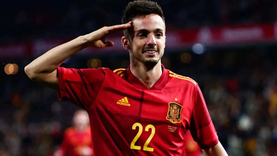 Pablo Sarabia festeja uno de los goles frente a Islandia