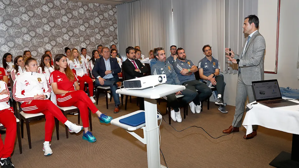 Charla sobre el VAR