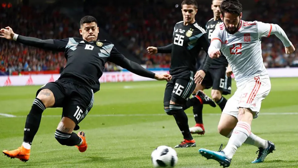Isco dispara ante Argentina