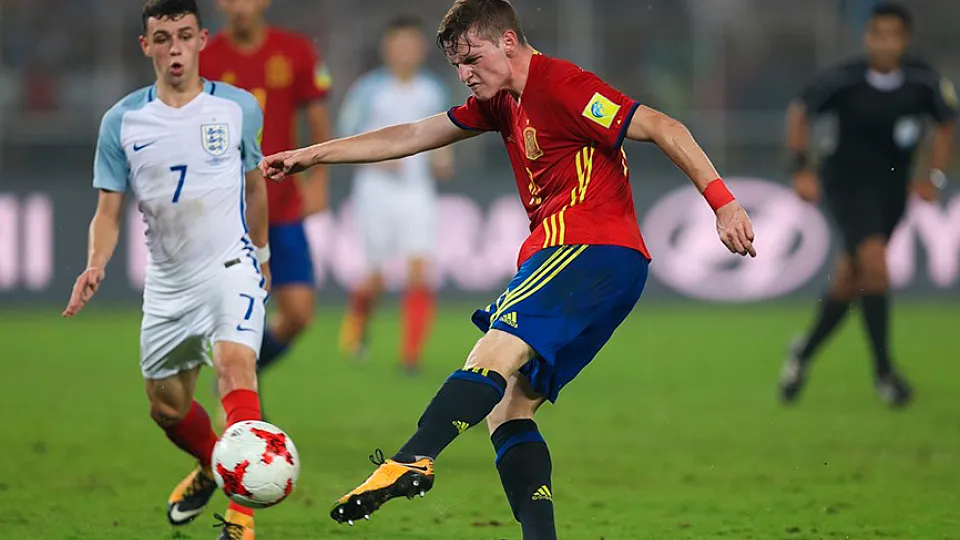Sergi Gómez remantando a puerta