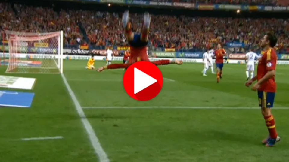 Los defensas de la Selección española celebran un gol