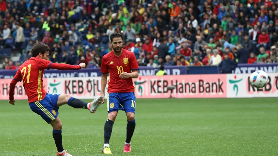 David Silva quita las telarañas de libre directo