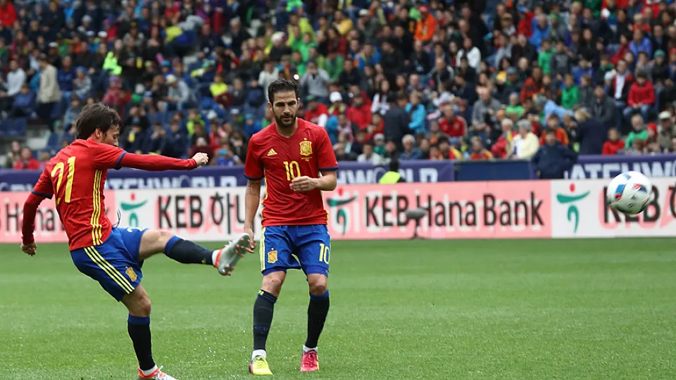 David Silva quita las telarañas de libre directo