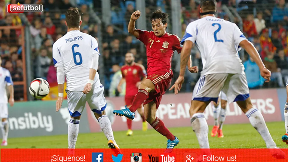 Silva conduce un balón ante Luxemburgo