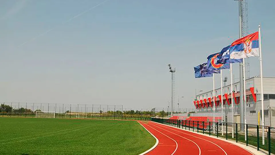 Vista del campo principal de la Ciudad Deportiva de Stara Pazova (Serbia)