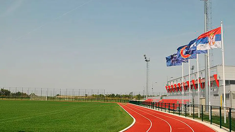 Vista del campo principal de la Ciudad Deportiva de Stara Pazova (Serbia)