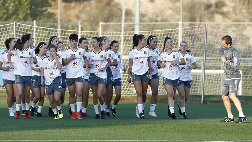 ¡La Sub-16 femenina se pone el mono de trabajo!