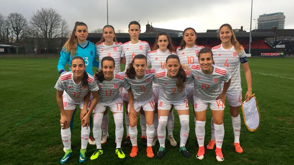 La Sub-19 posa antes de jugar ante Turquía