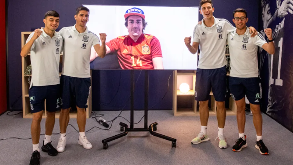 Los jugadores de la Selección española se someten al "Magic-test" de Fernando Alonso