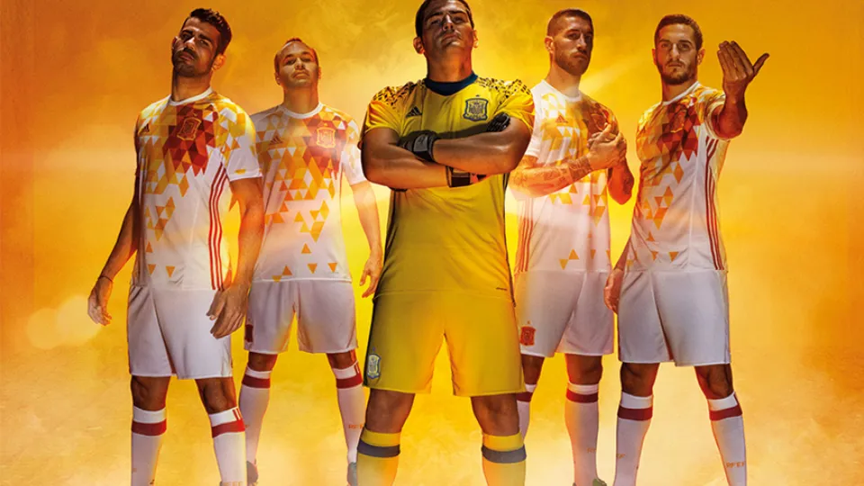 Los jugadores de la Selección española, con la segunda camiseta de Adidas