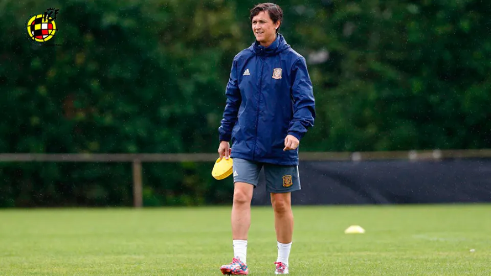 Toña Is en un entrenamiento con España
