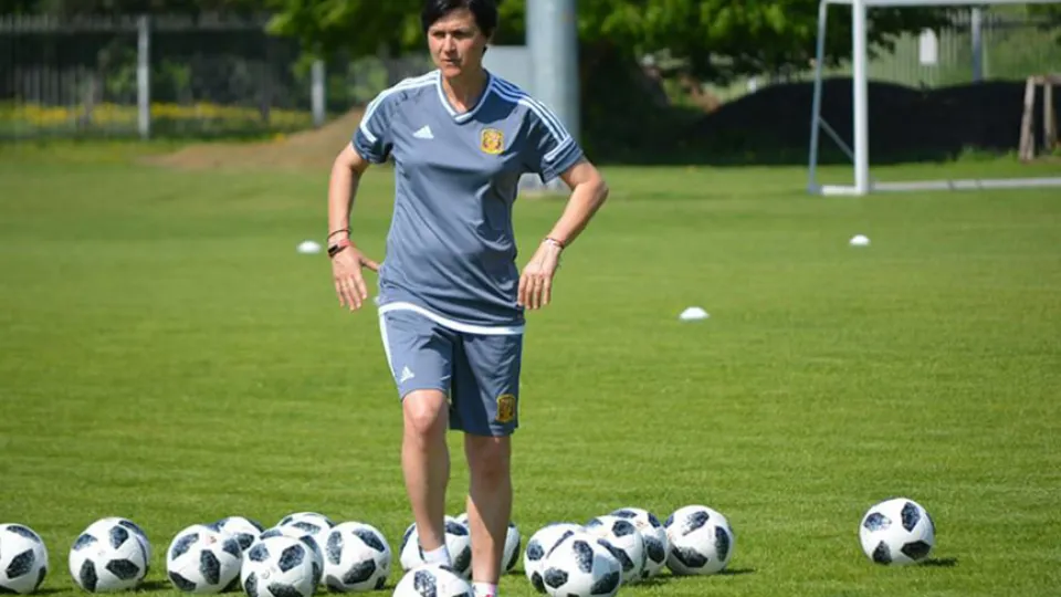 Toña Is dirige un entrenamiento en el último Europeo