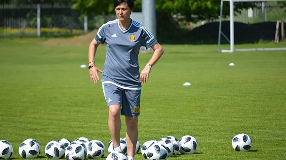 Toña Is dirige un entrenamiento en el último Europeo