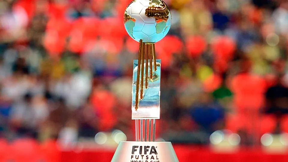 Actual trofeo de la Copa del Mundo de Fútbol Sala