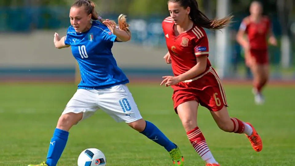 Momento del partido entre España e Italia del Europeo Femenino Sub-17