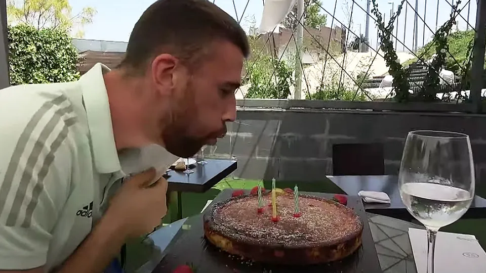 Unai Simón celebra en la Ciudad del Fútbol su 24º cumpleaño