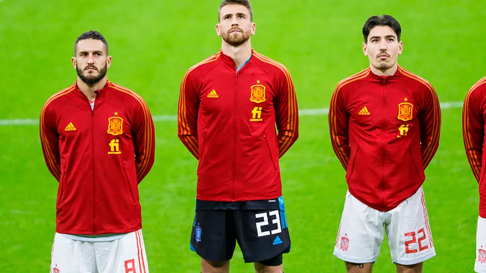 Unai Simón durante la ceremonia previa al partido entre Países Bajos y España