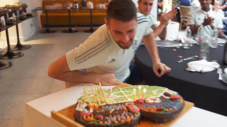 Unai Simón celebra su 25º cumpleaños